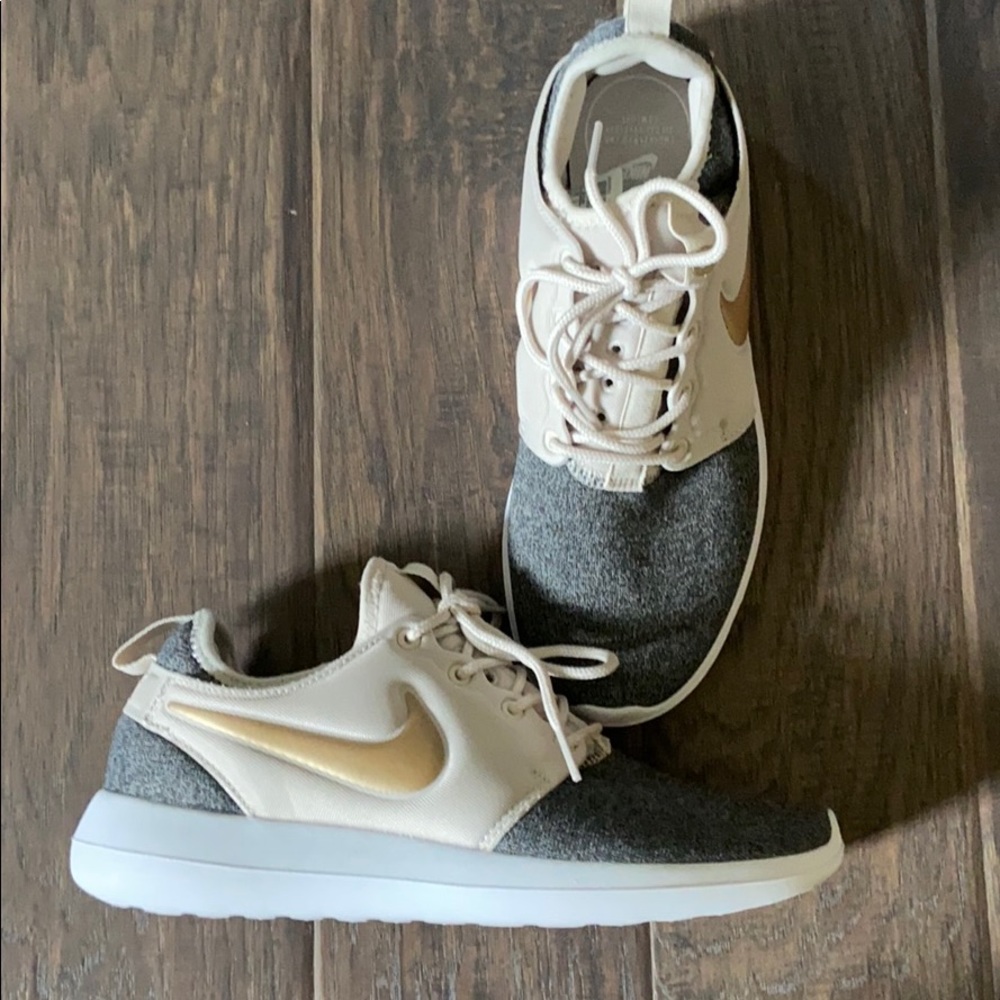 Nike women’s size 7.5  running shoes.